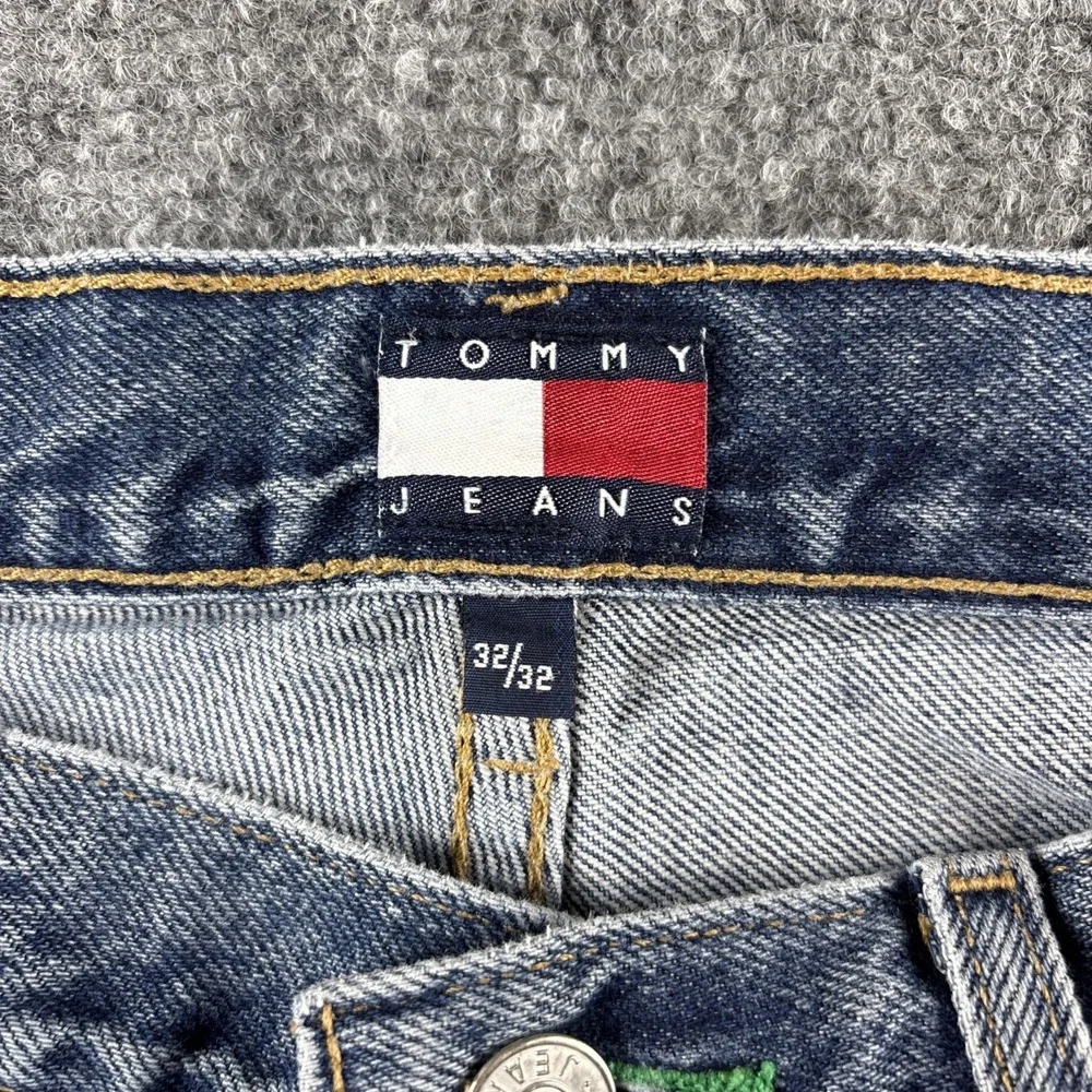 Vintage Tommy Jeans 32x32 Medium Wash - Y2K 90s Relaxed Straight Denim